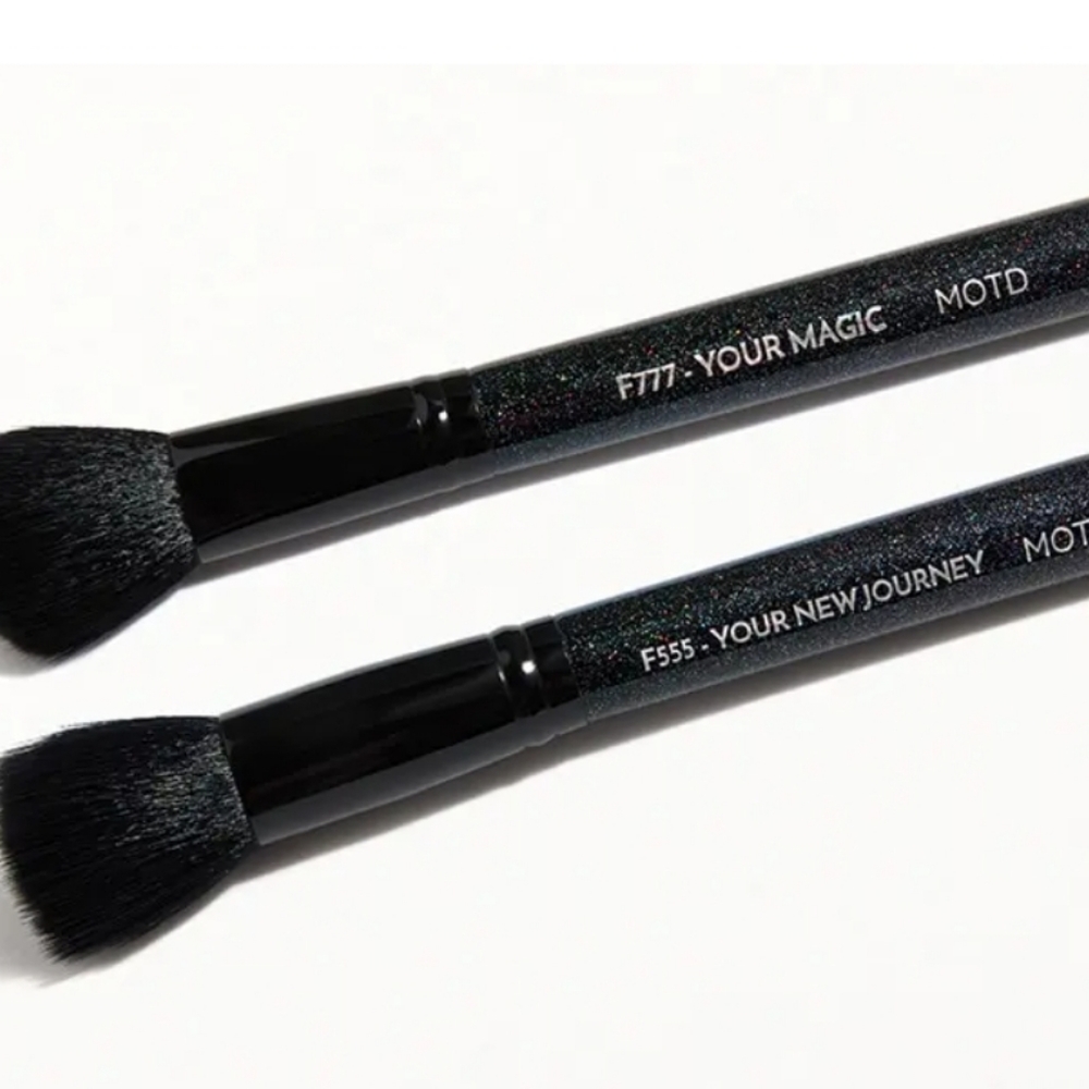 NIB MOTB Manifest Face Brush Duo